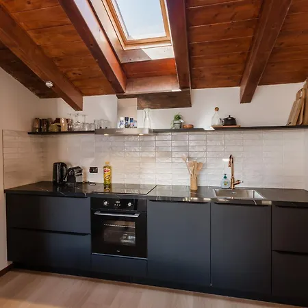 Camelia At The - Acquaseria, San Siro By Lovecomo Acquaseria