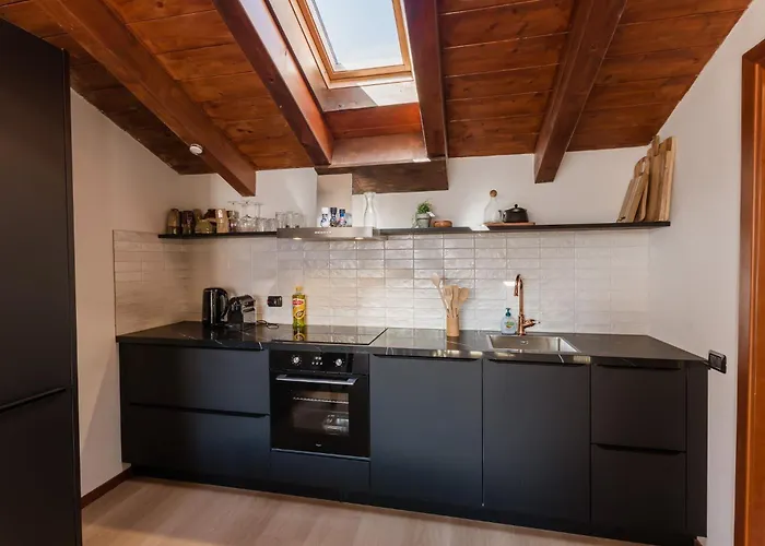 Camelia At The - Acquaseria, San Siro By Lovecomo Acquaseria